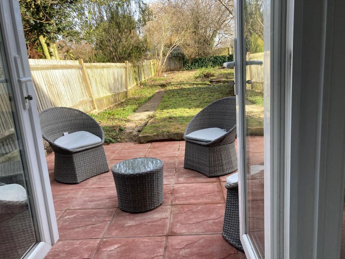 Surbiton Home With Free Parkings, Surbiton, Kingston Upon Thames, Surrey, Greater London Uk Esterno foto
