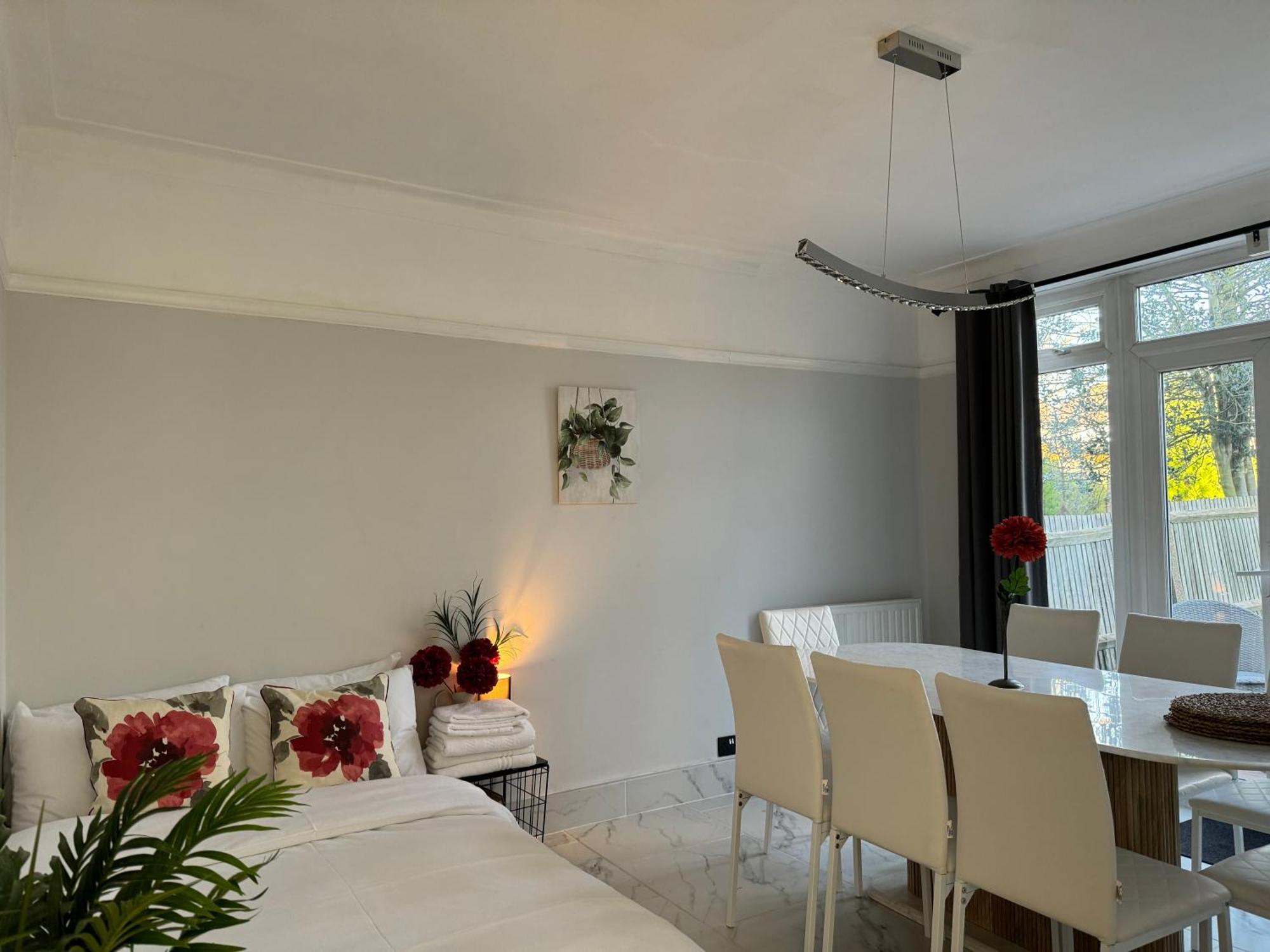Surbiton Home With Free Parkings, Surbiton, Kingston Upon Thames, Surrey, Greater London Uk Esterno foto