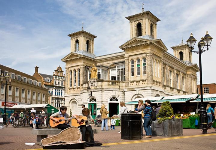 Surbiton Home With Free Parkings, Surbiton, Kingston Upon Thames, Surrey, Greater London Uk Esterno foto