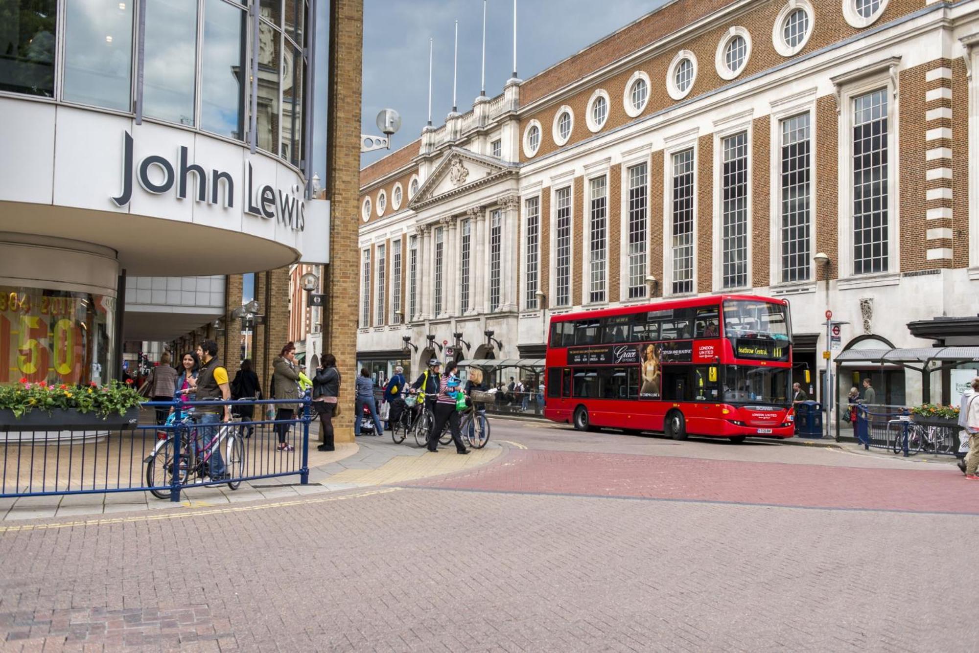 Surbiton Home With Free Parkings, Surbiton, Kingston Upon Thames, Surrey, Greater London Uk Esterno foto