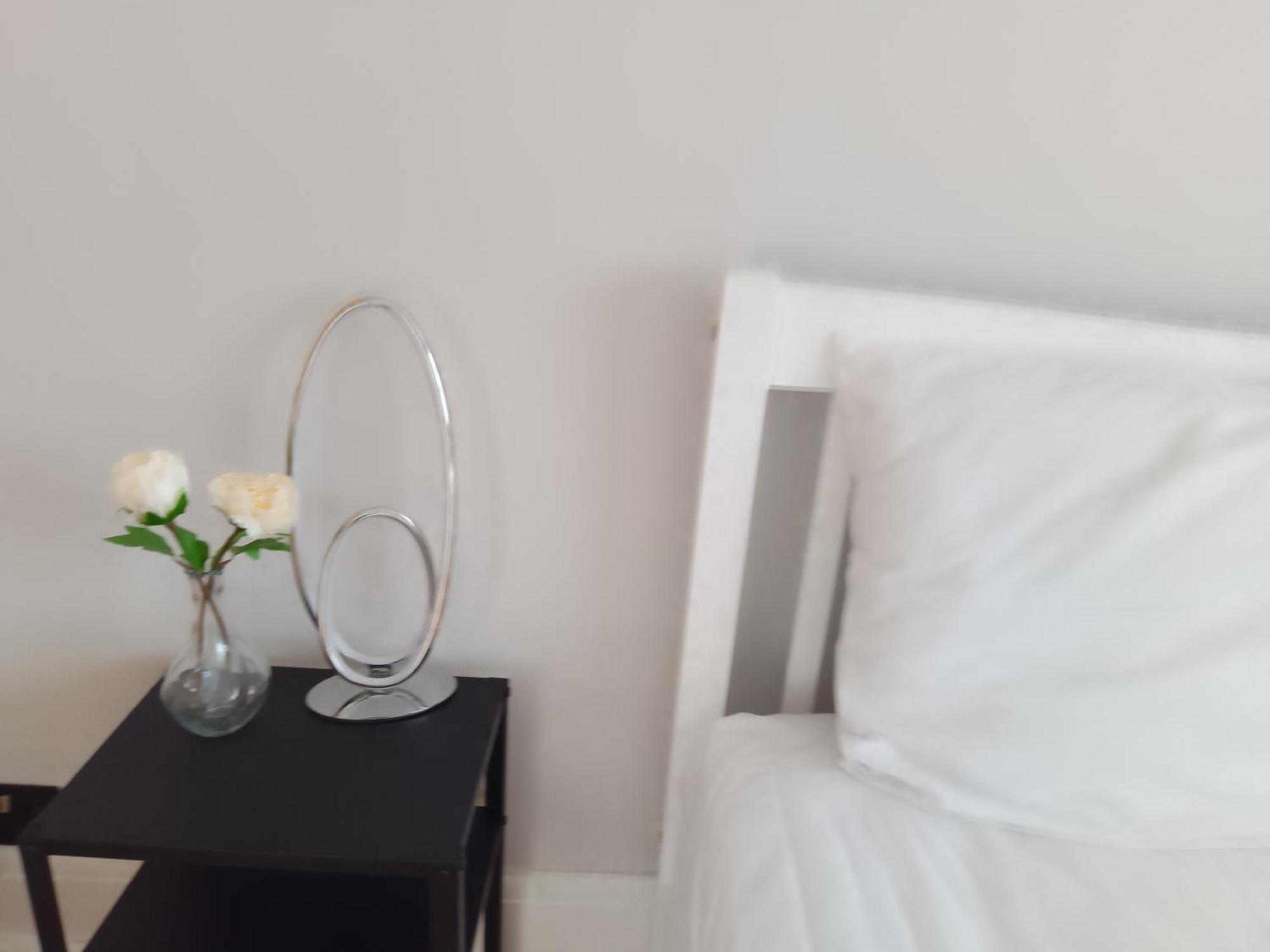 Surbiton Home With Free Parkings, Surbiton, Kingston Upon Thames, Surrey, Greater London Uk Esterno foto
