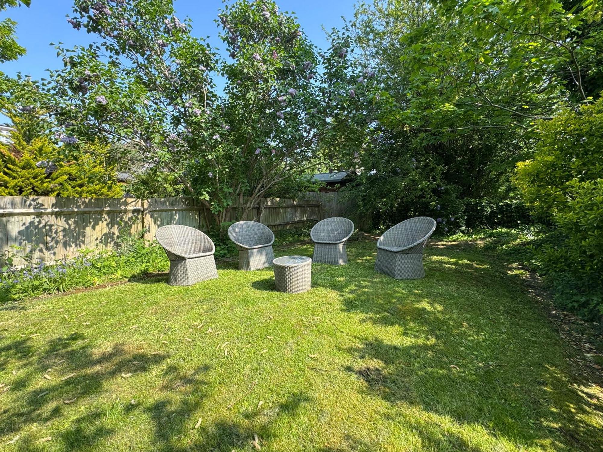 Surbiton Home With Free Parkings, Surbiton, Kingston Upon Thames, Surrey, Greater London Uk Esterno foto